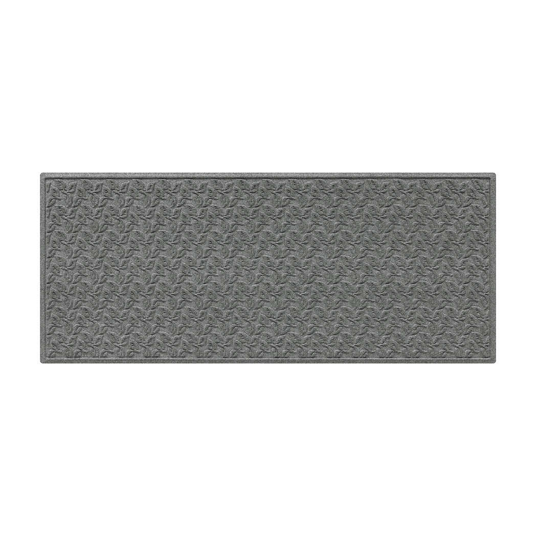 Stain-resistant outdoor runner doormat in medium grey with dogwood leaf pattern