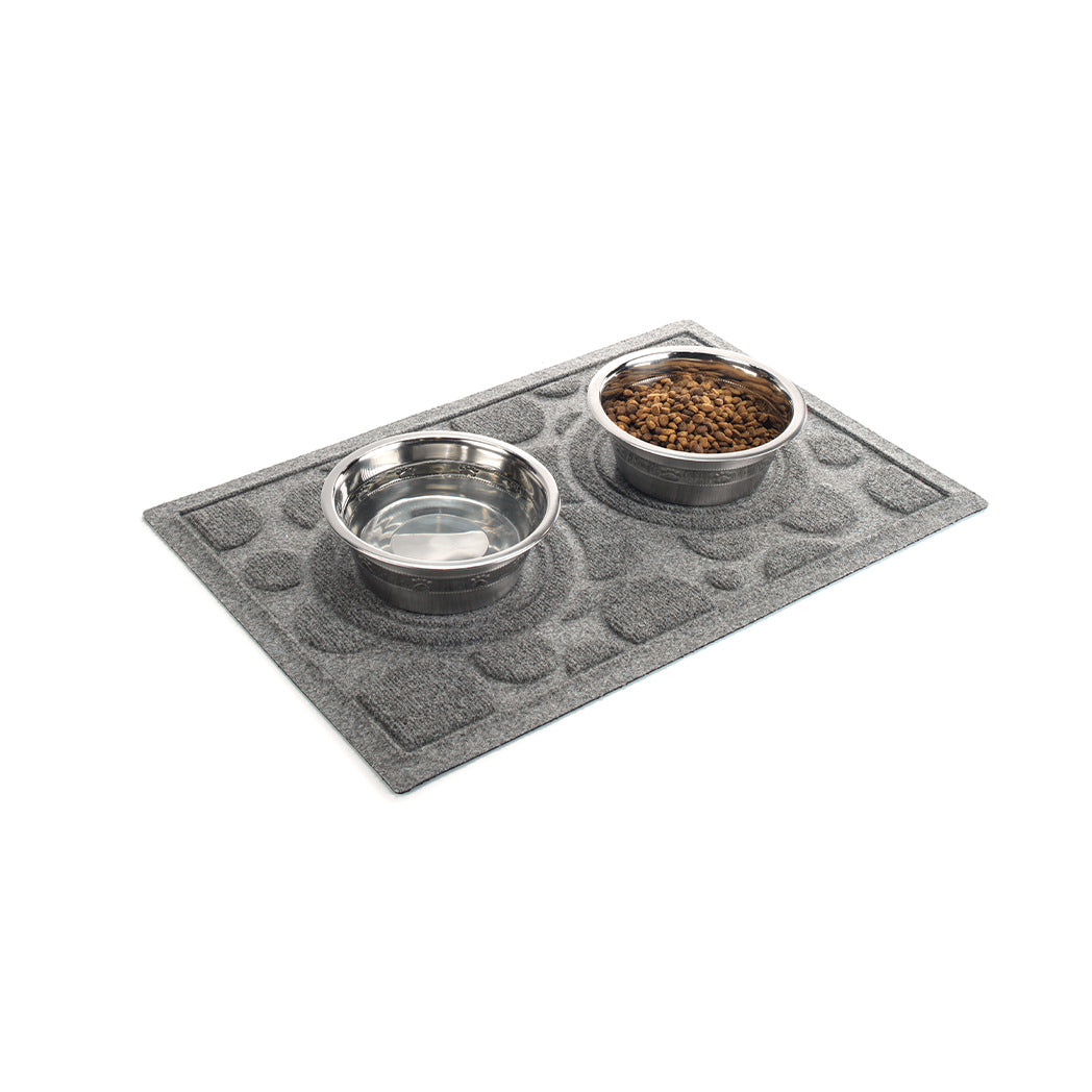 Angled Dots bowl mat in medium grey with two dog dishes all on a white background.