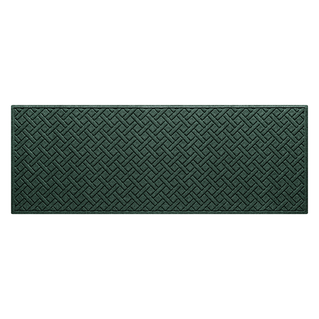 A Lattice WaterHog outdoor medium runner with a deep green eco-friendly surface.